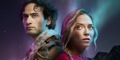 Bilde av hovedskuespillerne med teksten «Nordlys»