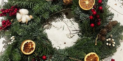 Bilde fra julekransverksted