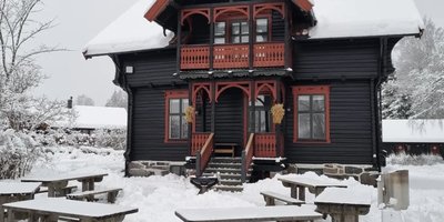 Bilde av hovedhuset på Sæteren gård